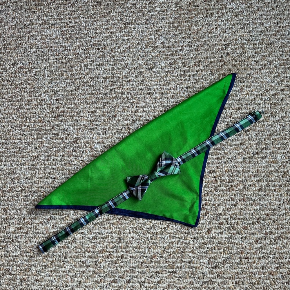 EUC navy and green argyle adjustable bowtie with green satin pocket square